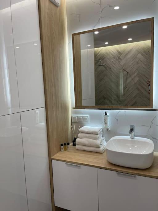 Forum Wola Fine Apartment Varşovia Exterior foto