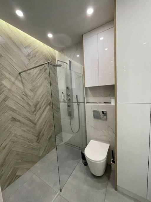 Forum Wola Fine Apartment Varşovia Exterior foto