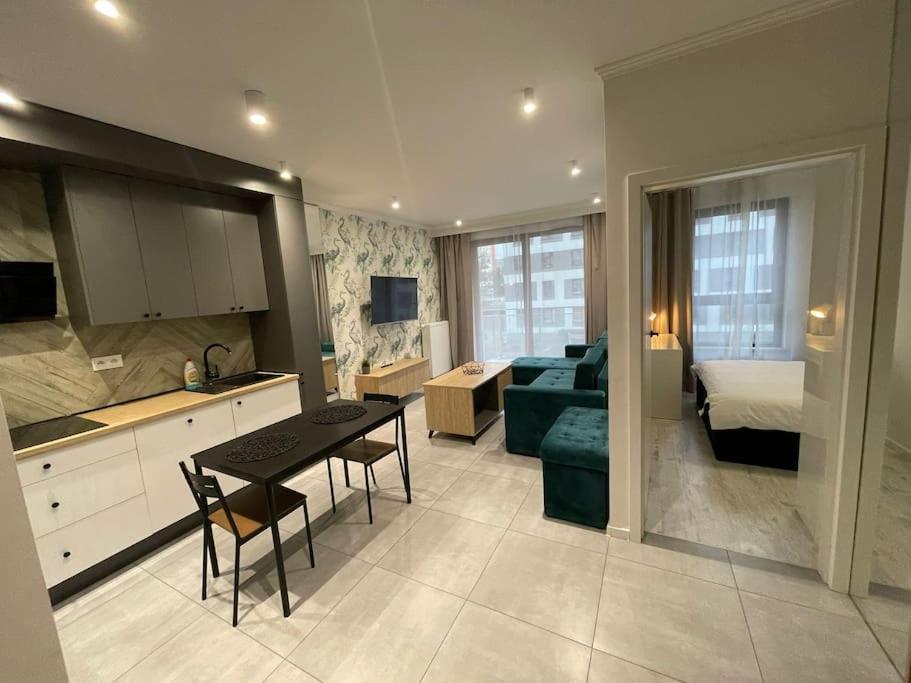 Forum Wola Fine Apartment Varşovia Exterior foto